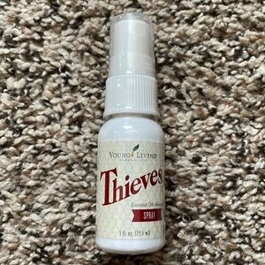 Young Living- Thieves Spray. 1 fl oz